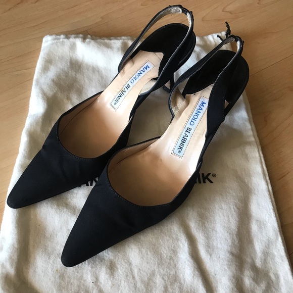 Manolo Blahnik Shoes - Carolyne Satin Low-Heel Slingback Pumps